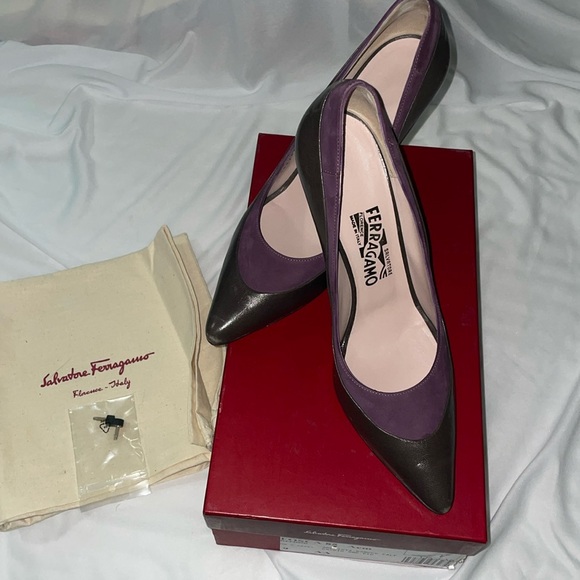 Salvatore Ferragamo amethyst color 4 inch heels size 9AA - Picture 1 of 11